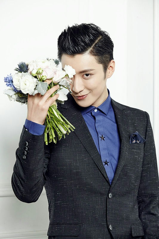 Qiao Renliang mysterious deathperson' 'man' 'flowers' 'suit' 'handsome.