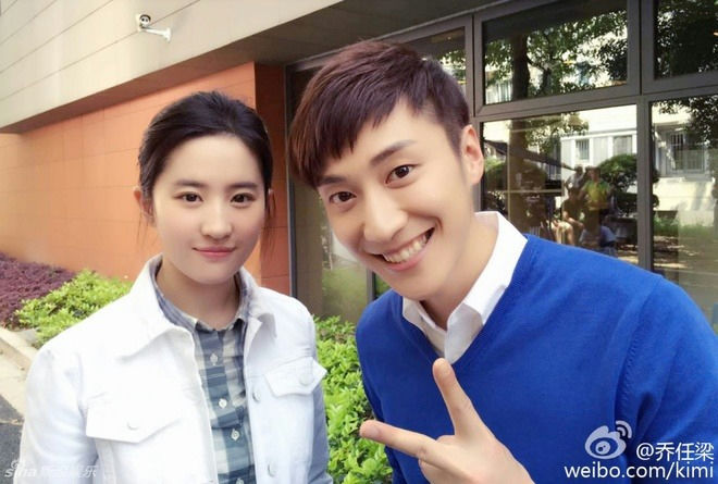 Qiao Renliang mysterious deathpeople' 'selfie' 'smiles' 'peace' 'outdoors.