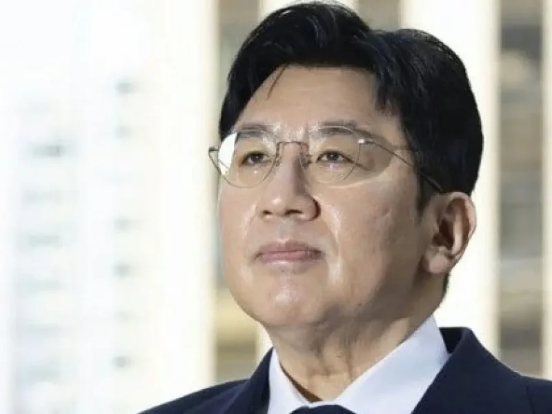 hybe bang sihyuk pr strategy