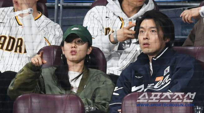 Hyun Bin Son Ye-jin couple premierepeople' '' 'on' '' 'e' 'jin' 'baseball' 'couple' 'jacket.