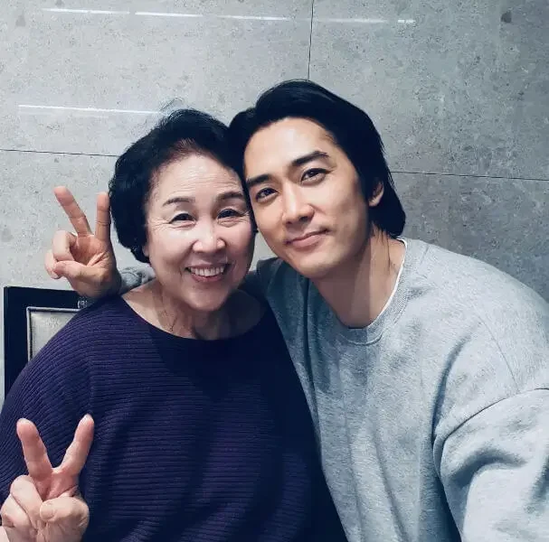 song seungheon mother passing tribute