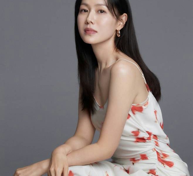 Son Ye-jin motherhood interview No Other Choiceperson' 'woman' 'dress' 'earrings' 'hair.