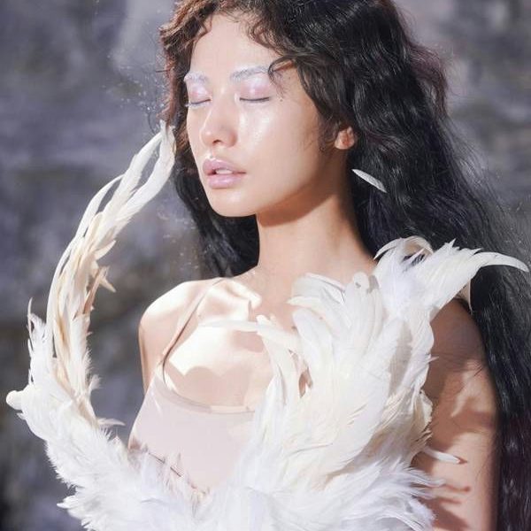 Nana solo debut KBS banperson' 'woman' 'feathers' 'eyesclosed' 'ethereal.