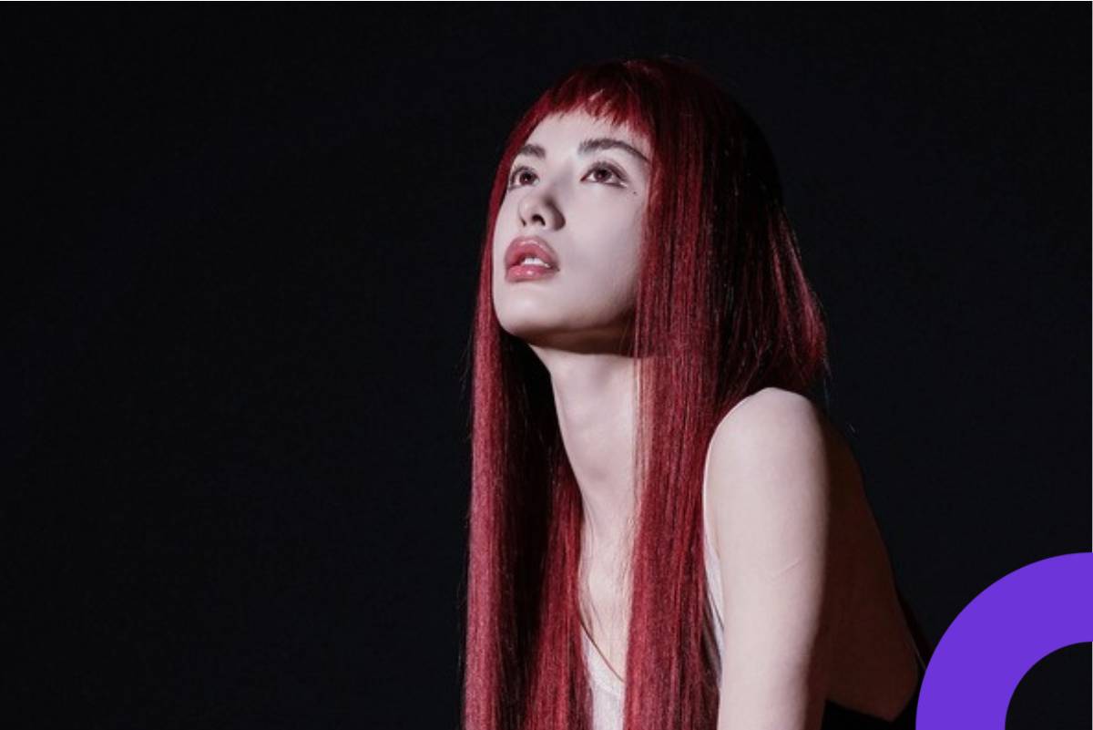 Nana red-haired bikini