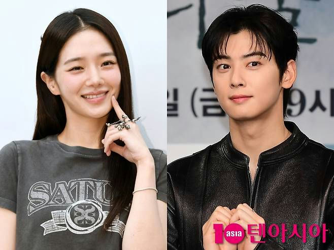 Cha Eun-woo Park Gyu-young Narae-sikpeople' 'two' 'smiling' 'jewelry' 'leather.