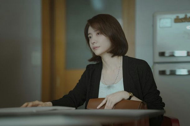 Park Ji-hyun You and Everything Elsewoman' 'indoor' 'portrait' 'necklace' 'cardigan.