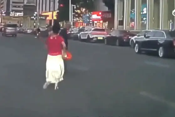 lanzhou woman slapped helping elderly