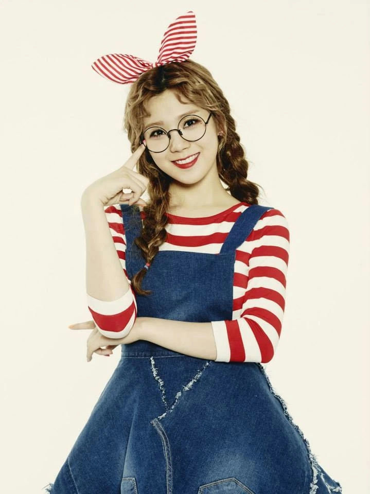 people' 'girl' 'stripes' 'glasses' 'denim.