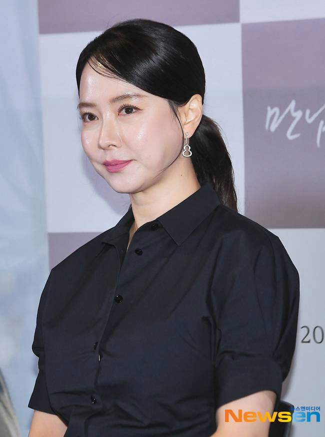 Song Ji-hyo Home behind Bars comebackwoman' 'ponytail' 'shirt' 'earring' 'buttons.