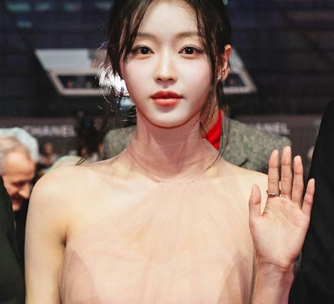 YooA acting debut Project Ypeople' '' 'orean' 'dress' 'elegant' 'red' 'carpet.