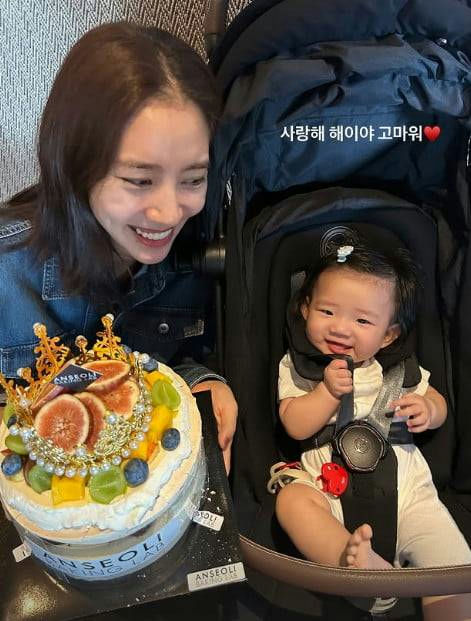 Son Dam-bi first birthday with daughter' '' '' 'miling' '' 'irthdaycake' '' 'aby' '' 'troller.