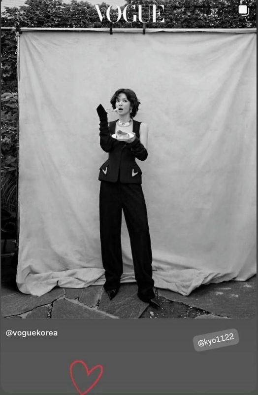 Song Hye-kyo short haircutwoman' '' 'ogue' 'cake' 'suit' 'black.