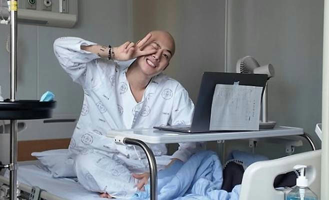 Cha Hyun Seung leukemia battlepeople' 'hospital' 'bald' 'laptop' 'peace' 'ign.