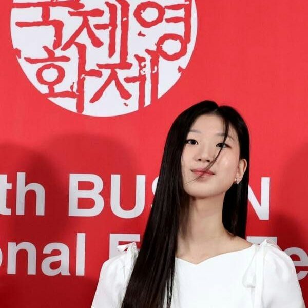 Lee Ji-won BIFF Best Actor Awardpeople' 'woman' 'red' 'hair' 'dress.