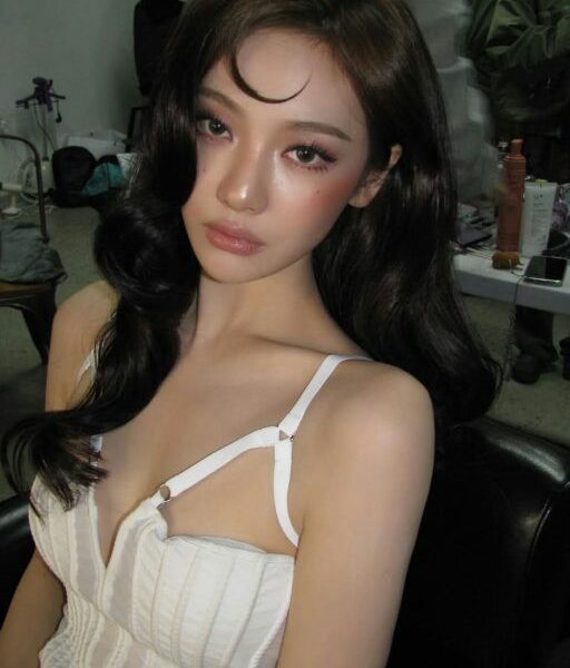 aespa NingNing alcohol bottles livestreamwoman' 'makeup' 'hairstyle' 'white' 'top' 'glam.