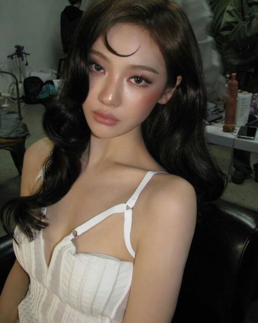 aespa NingNing alcohol bottles livestreamwoman' 'makeup' 'hairstyle' 'white' 'top' 'glam.