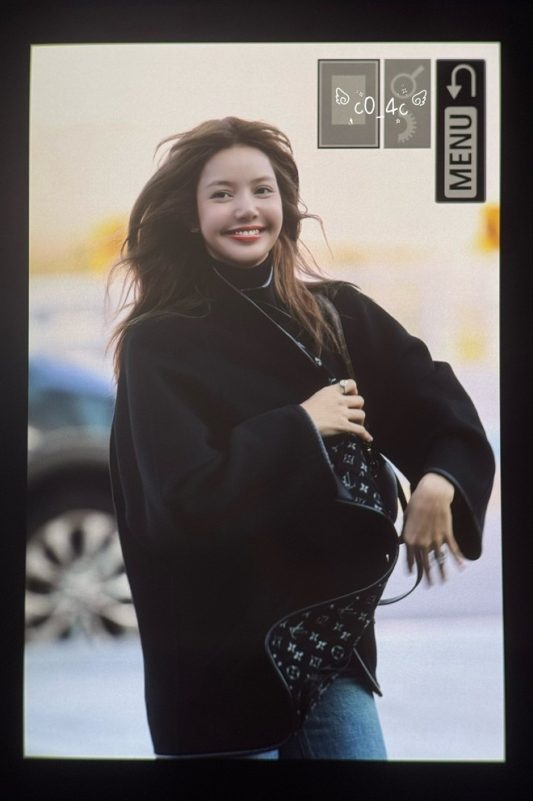 Lisa head to Paris Fashion Week Spring–Summer 2026woman' 'smile' 'coat' 'handbag.