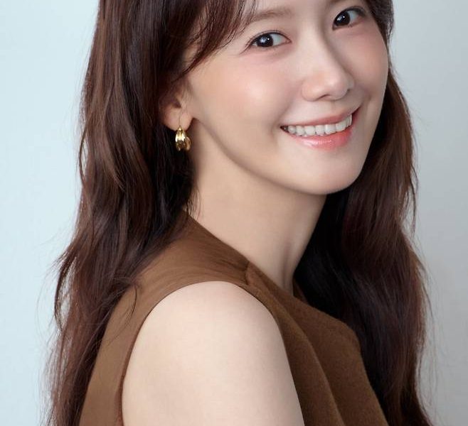 Yoona Lee Chae Min chemistry Bon Appétit, Your Majestyperson' 'smiling' 'earrings' 'brown' 'hair' 'sleeveless.