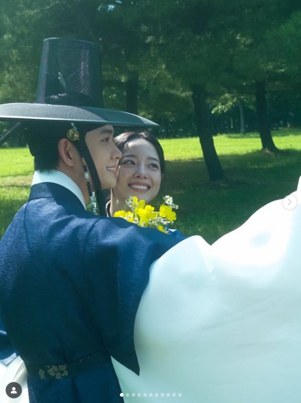Kim Se Jeong Moon River historical dramapeople' 'hanbok' 'outdoors' 'traditional' 'flowers.
