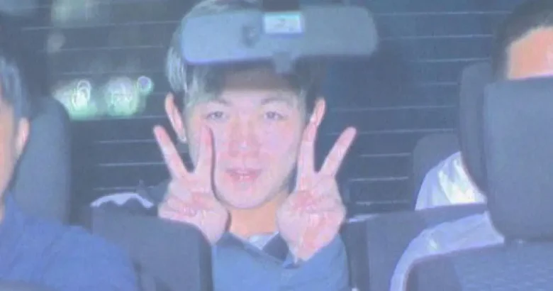 japan kidnap suspect v sign police car