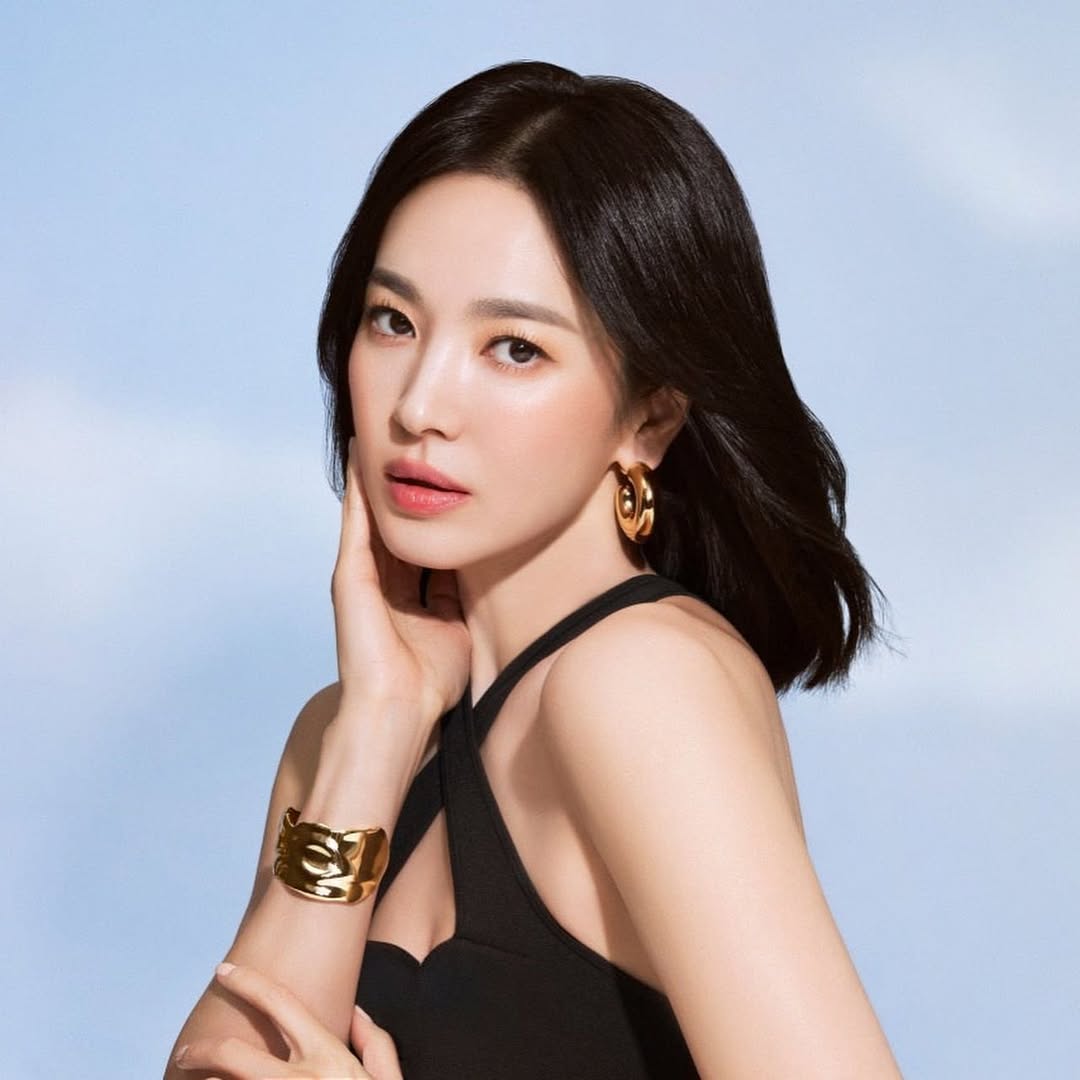 Song Hye Kyo China boycottpeople' 'woman' 'portrait' 'jewelry' 'asian.