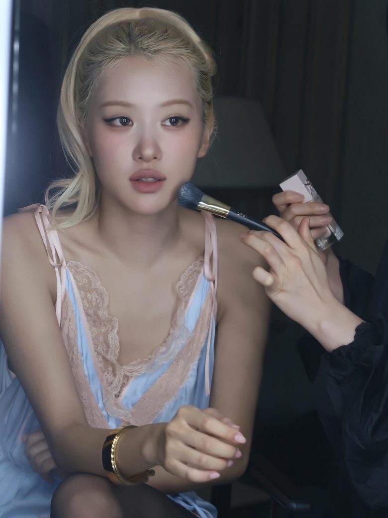 BLACKPINK Paris Fashion Week controversy people' '' 'osé' 'makeup' 'nightgown' 'jewelry.