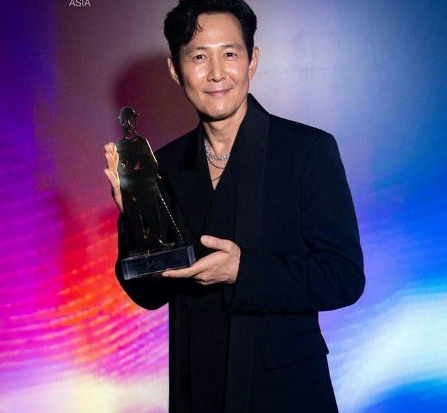 Lee Jung Jae Charlie Chaplin Awardperson' '' 'ee' '' 'ung' 'jae' 'award' 'suit' 'necklace.