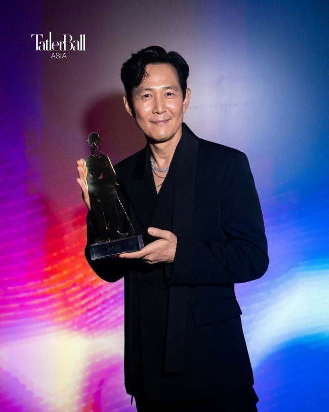 Lee Jung Jae Charlie Chaplin Awardperson' '' 'ee' '' 'ung' 'jae' 'award' 'suit' 'necklace.