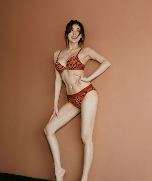 HyunA pregnancy rumors dietwoman' 'underwear' 'leopard' 'posing' 'slim.