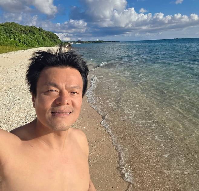 J.Y. Park family trip daughters privacyperson' 'beach' 'shirtless' 'sky' 'wave.
