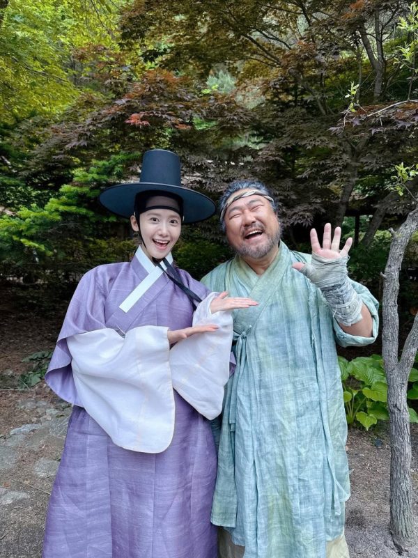 Girls’ Generation YoonA praised by co-starspeople' '' 'anbok' 'hat' 'joy' 'nature.