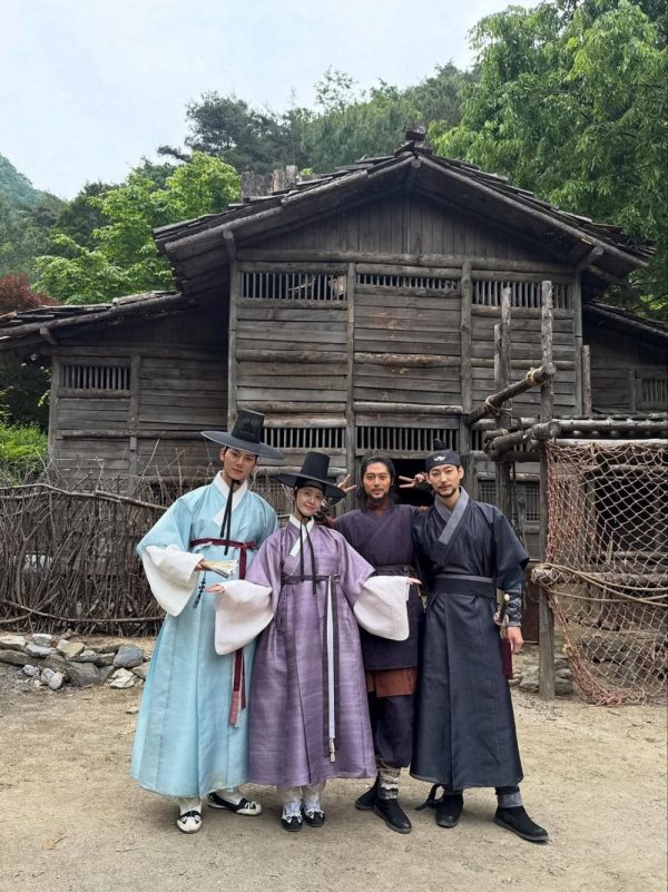 Girls’ Generation YoonA praised by co-starspeople' '' 'anbok' 'woodenbuilding' 'historical' 'group.