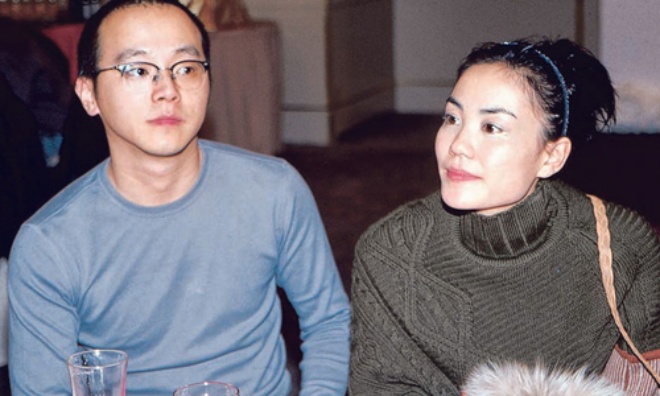 Faye Wong Jack Ma 22 million performancepeople' 'formal' 'indoor' 'attentive' 'neutral.