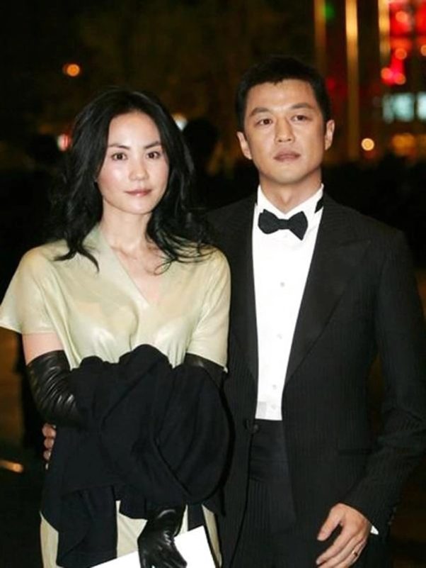 Faye Wong Jack Ma 22 million performancecouple' 'formalwear' 'gloves' 'black' 'tie' 'elegant.