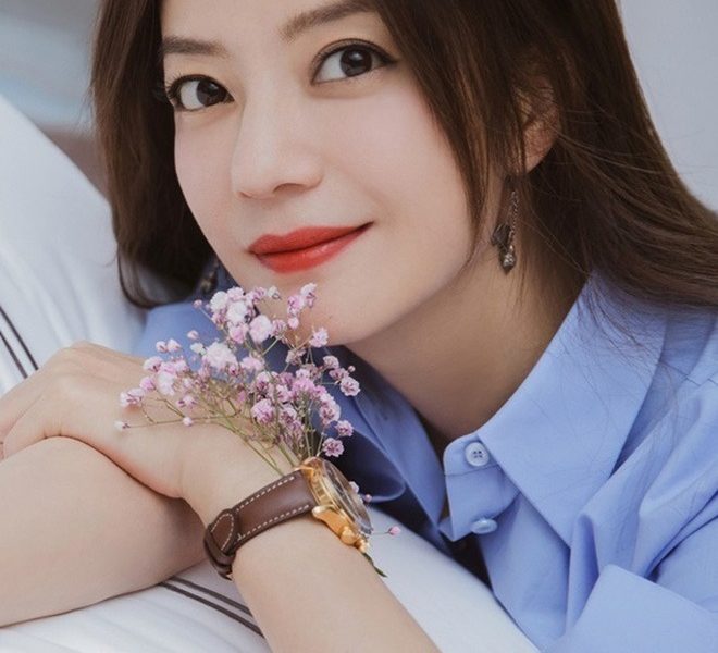 Zhao Wei Qiao Renliang rumorperson' 'woman' 'flowers' 'watch' 'shirt' '.