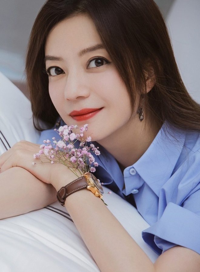 Zhao Wei Qiao Renliang rumorperson' 'woman' 'flowers' 'watch' 'shirt' '.