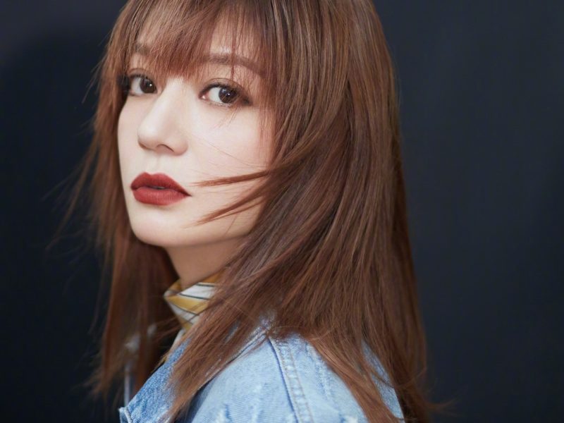 Zhao Wei Qiao Renliang rumorperson' 'woman' 'denim' 'jacket' 'bangs' 'lipstick.