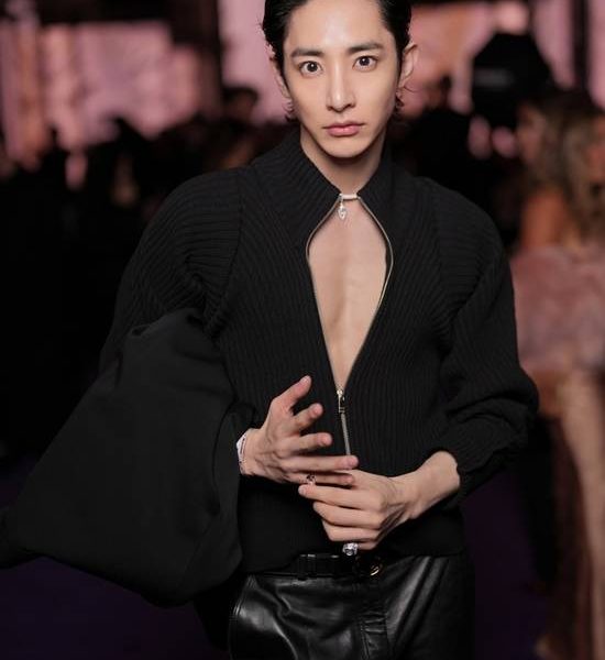 Lee Soo-hyuk Paris Fashion Week Messikapeople' 'man' 'stylish' 'zippered' 'leather.