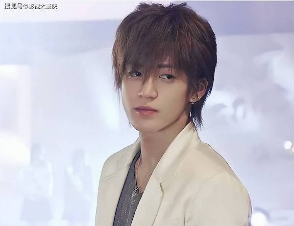 Oguri Shun karaoke scandalperson' 'portrait' 'blazer' 'hair' 'earrings.