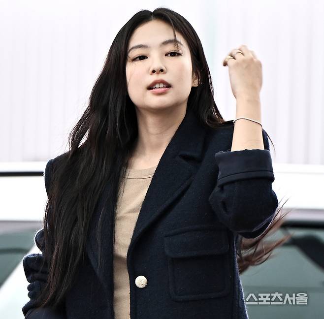 Jennie Chanel airport fashionperson' 'female' 'jacket' 'portrait' 'wrist.