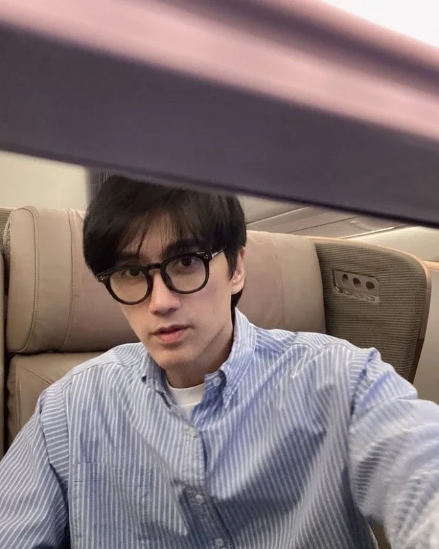 Chuando Tan youthfulperson' 'glasses' 'shirt' 'airplane' 'seat.