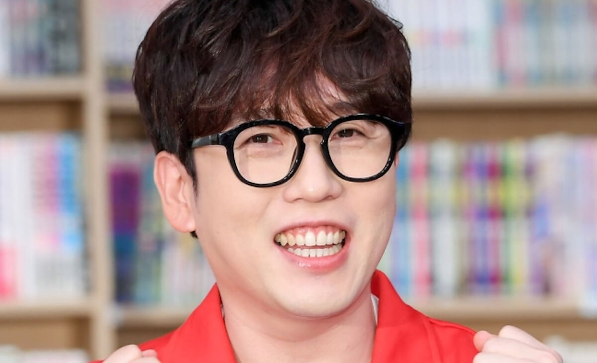 Comedian Nam Chang-hee marriageman' 'smiling' 'glasses' 'red' 'hair.
