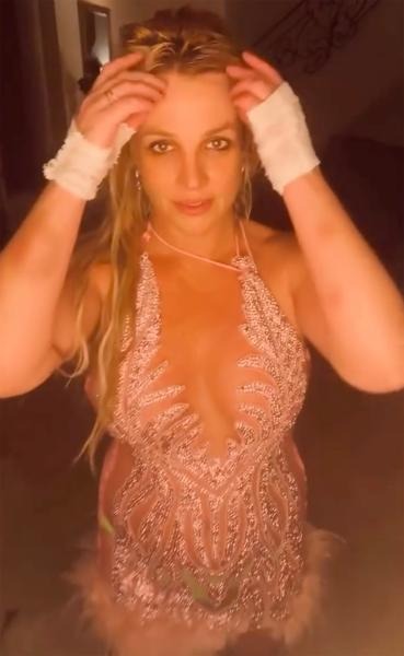 Britney Spears dance video mental healthperson' '' 'ritney' 'pears' 'dress' 'jewelry' 'blonde.