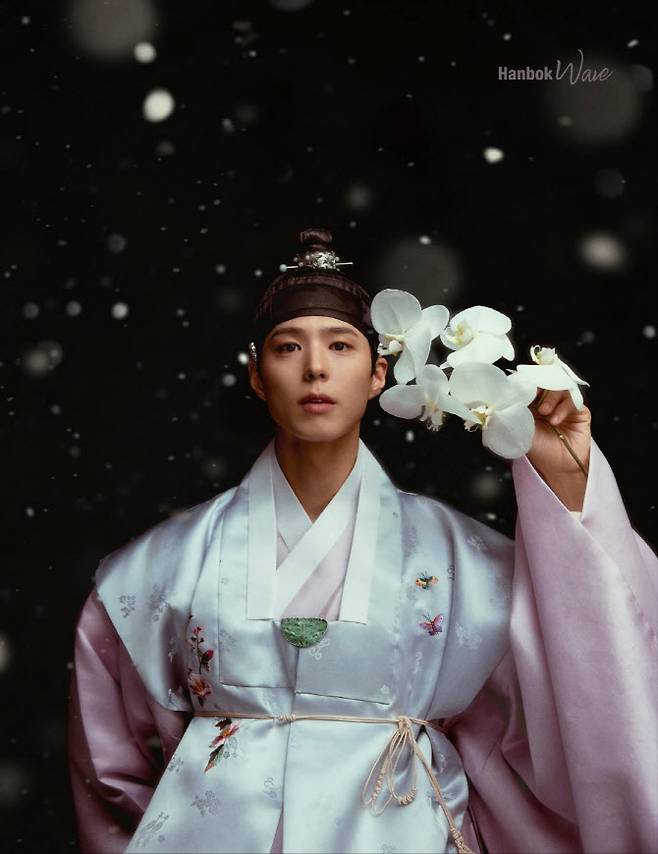 Park Bo-gum Hanbok Waveperson' 'male' 'hanbok' 'orchids' 'traditional.
