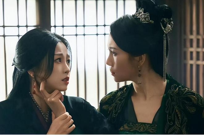 Esther Yu controversypeople' 'two' 'costumes' 'hairpins' 'emotions.