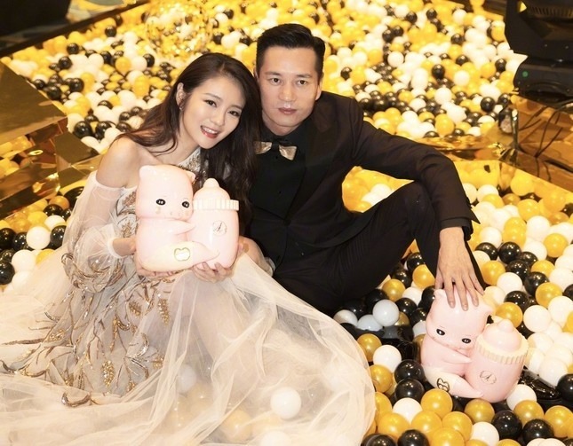 Ady An husband arrestpeople' 'couple' 'ballpit' 'celebration' 'formal.