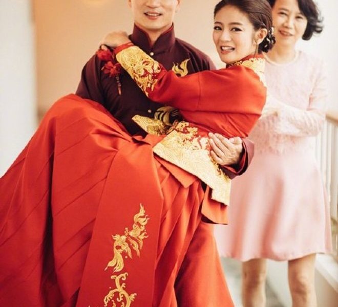 Ady An husband arrestpeople' 'wedding' 'red' 'umbrella' 'carrying.