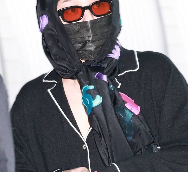 G-Dragon Star1Pick rankingperson' 'sunglasses' 'mask' 'headscarf' 'pajamas.