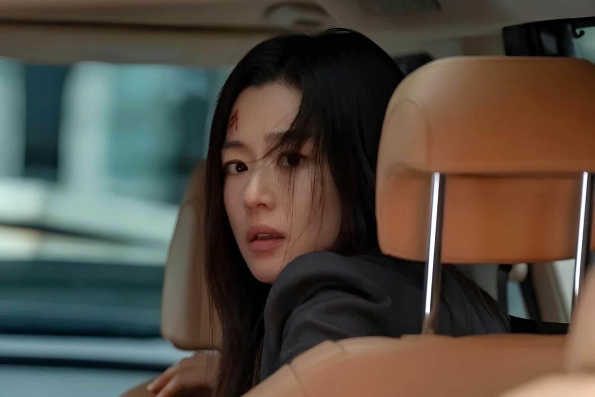 people-woman-A-injury-A-looking-back-A-car-interior