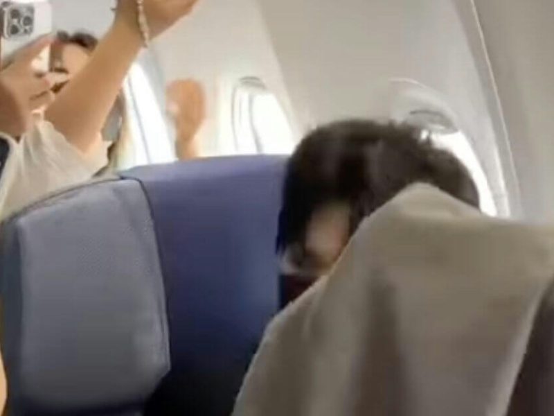 zi yu confronts sasaeng fans on flight